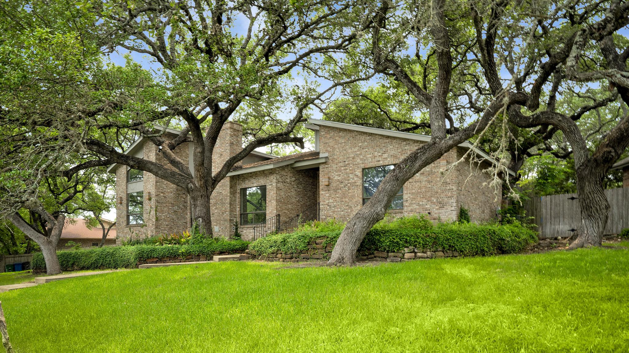 3410 Hunters Walk
